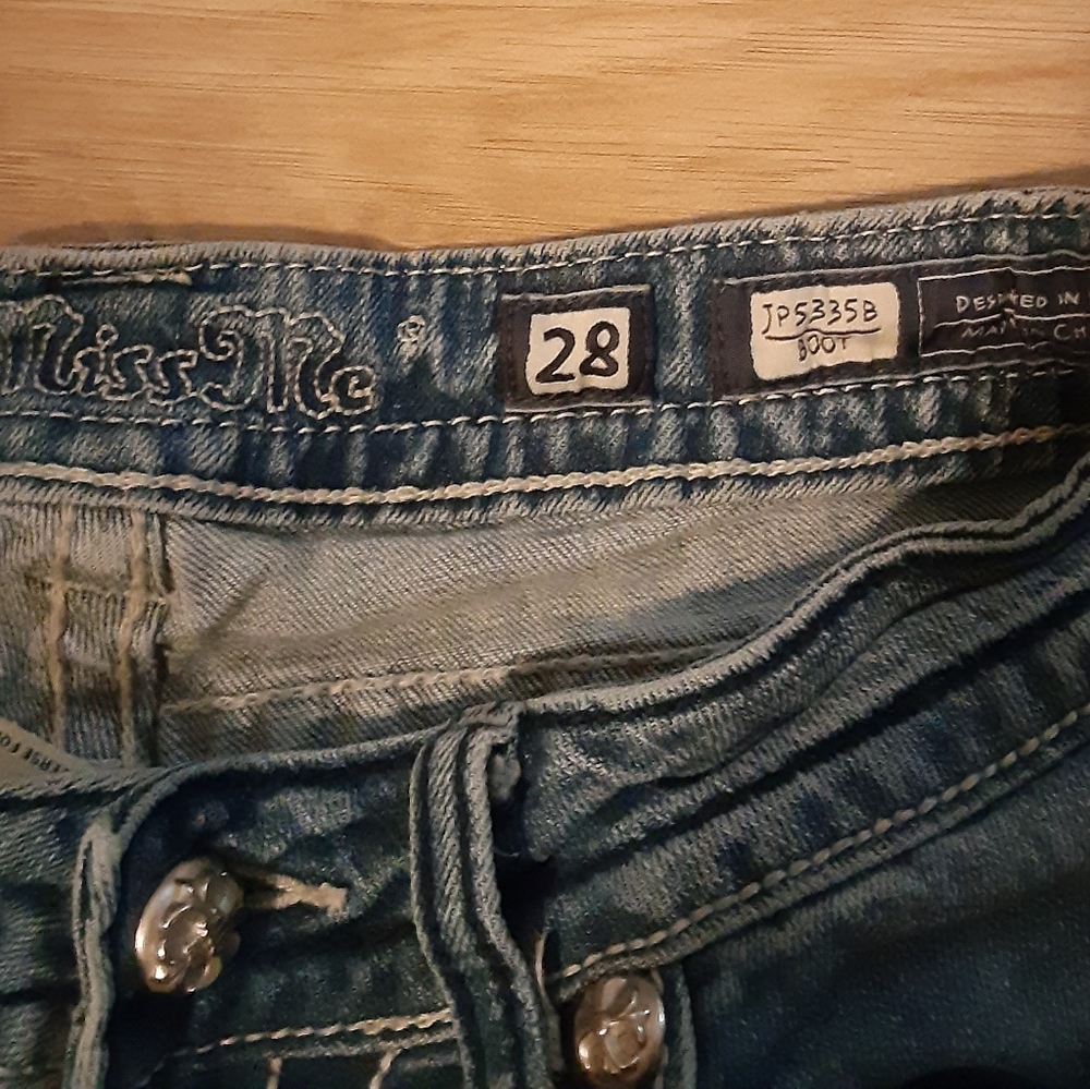 28x34 Miss Me Jeans in EUC.